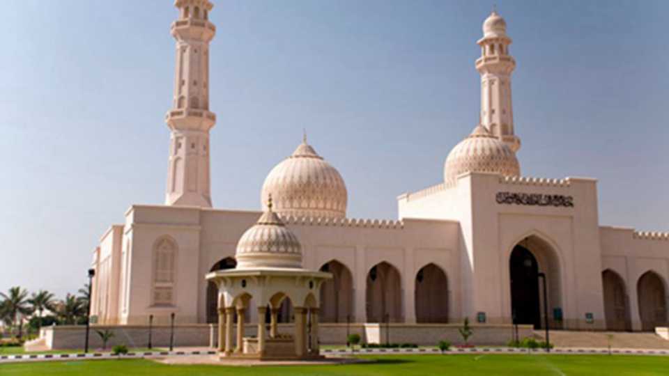 ��������һ���ųǣ���Ŵ�����֮·�������еĹ�ϵ