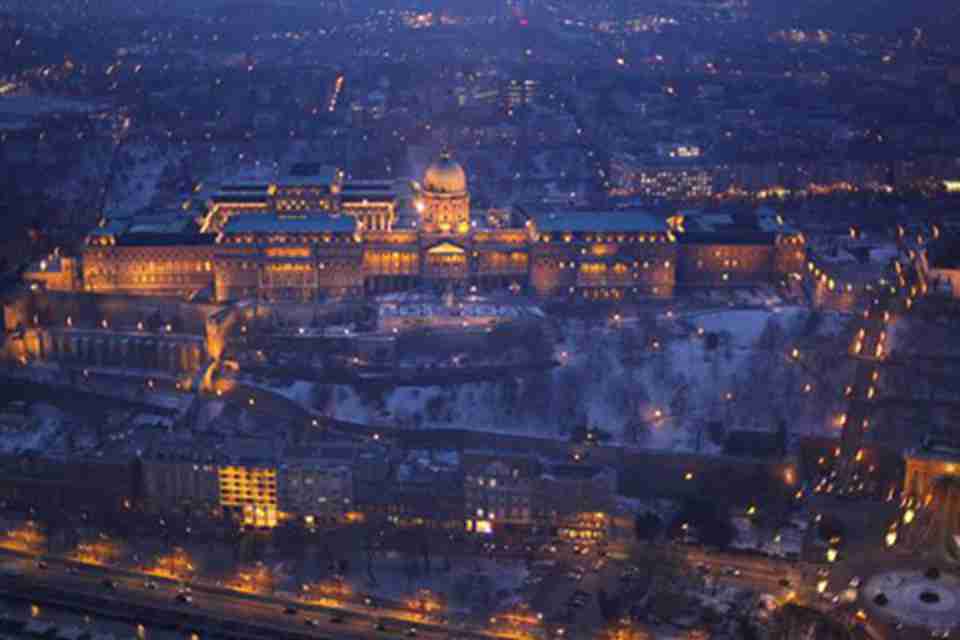 ��ŵ������ķǧ���޵�Ժ���ڹ�Ԫ10����ĩ