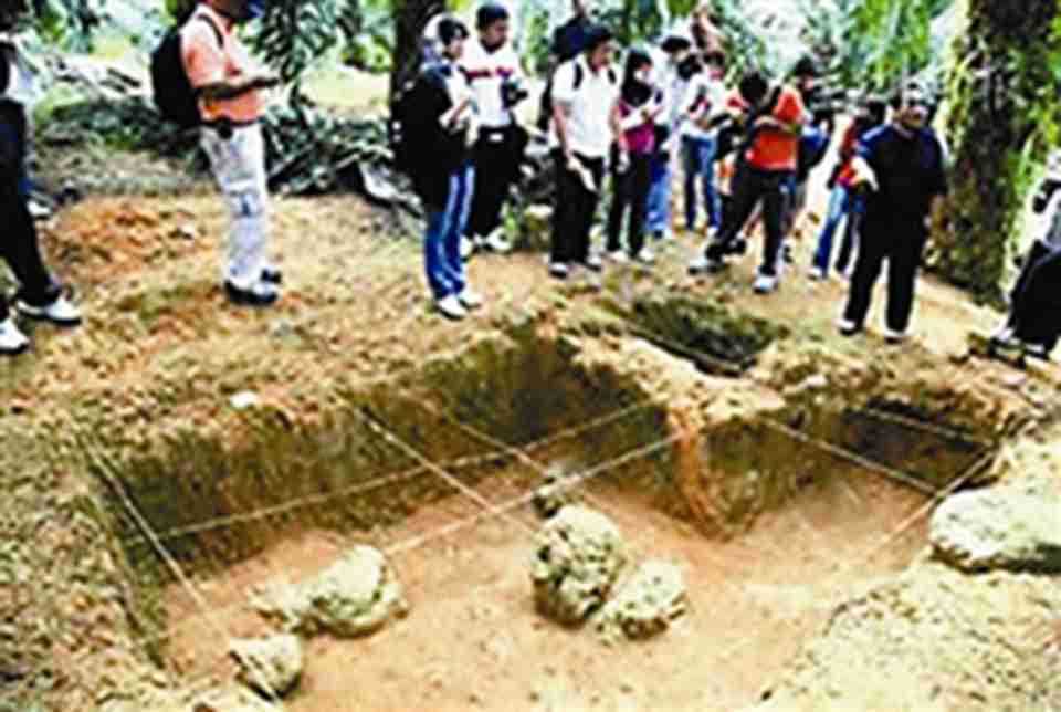 ����ȵؿ�����ַ��Ϊ2�����򣬹���4��������ַ