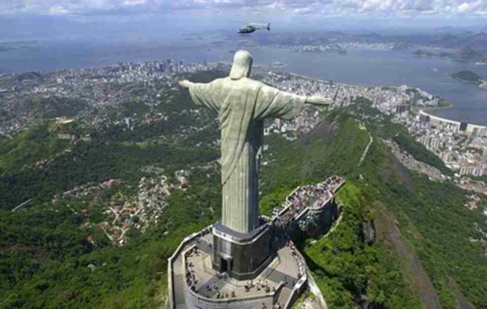 ɽ��֮��Ŀ���¿˾������ڵ���Լ����¬λ�ڰ������ϲ�