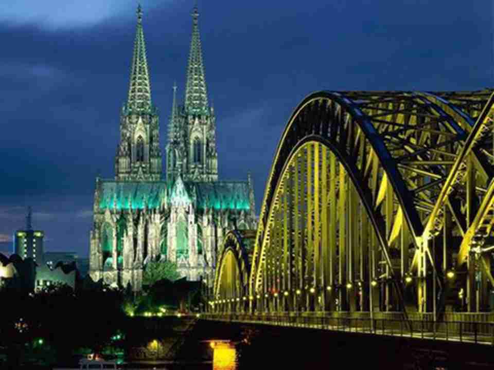 �ڵƹ�Ļ�ӳ�£������Ե�ӫ����˸�����ö�Ŀ������ʤ��