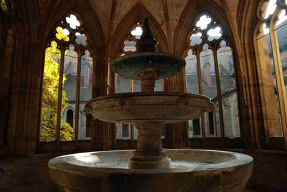 �޵�Ժ�ı�־�Խ������������������״ˮ��