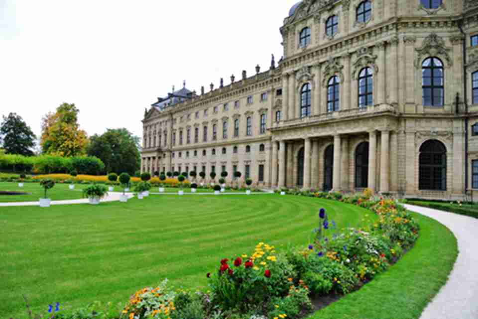 ά���ı����ĺ�԰