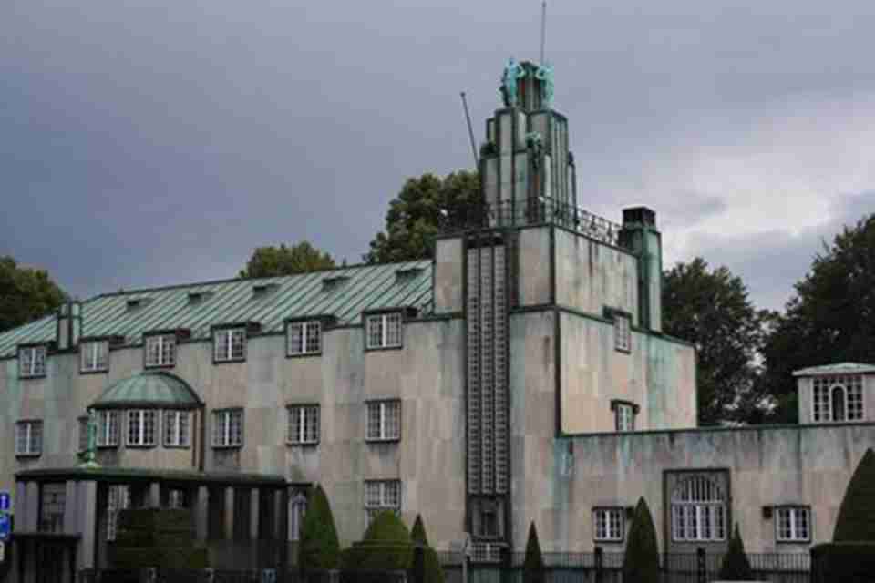 ˹�п����ع���һ��λ�ڱ���ʱ��³����������˽��լۡ