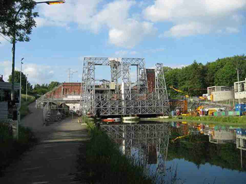 �ڹ��ϵ������˺���һС���ϣ�������Һѹ������