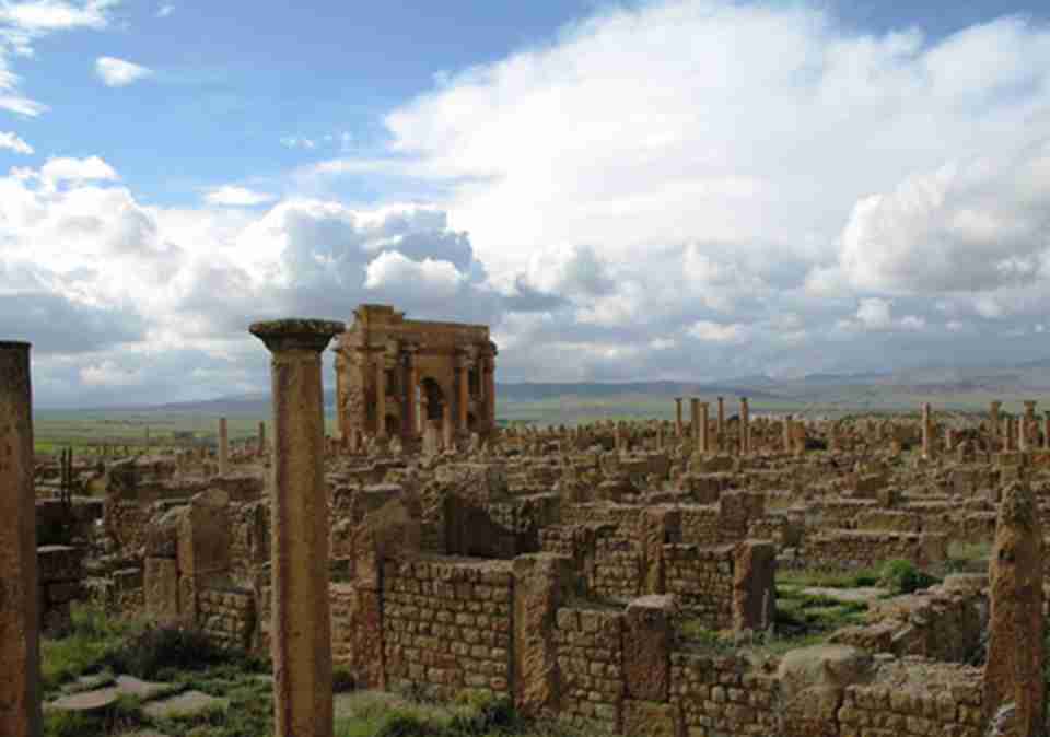 ��ķ�ӵ�λ�ڰ���˹ɽ��´