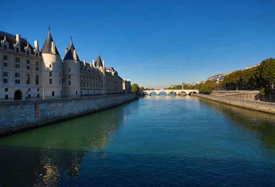 ���ɺ��Ƿ������������̵̺ܶ�����ʢ����һ����