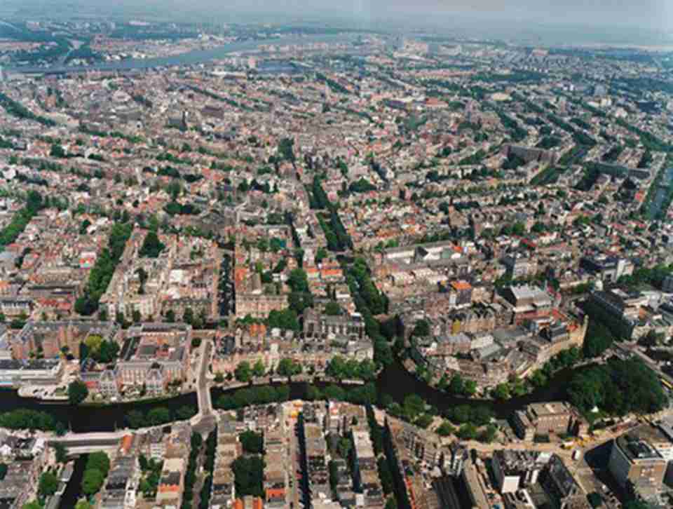 ������˺����ڵİ�ķ˹�ص�17����ͬ��Բ���˺���λ�ں����׶���ķ˹�ص�