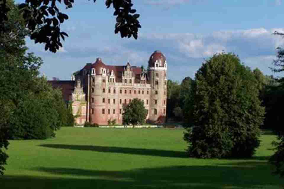 ��˹������԰���������������ľ��ۺ�԰������Ʒ֮һ