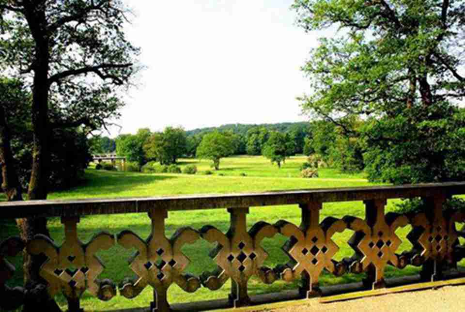 ��˹������԰�ķ���ڵ�ʱ������ŷ���ľ�����ƶ�������Ӱ��