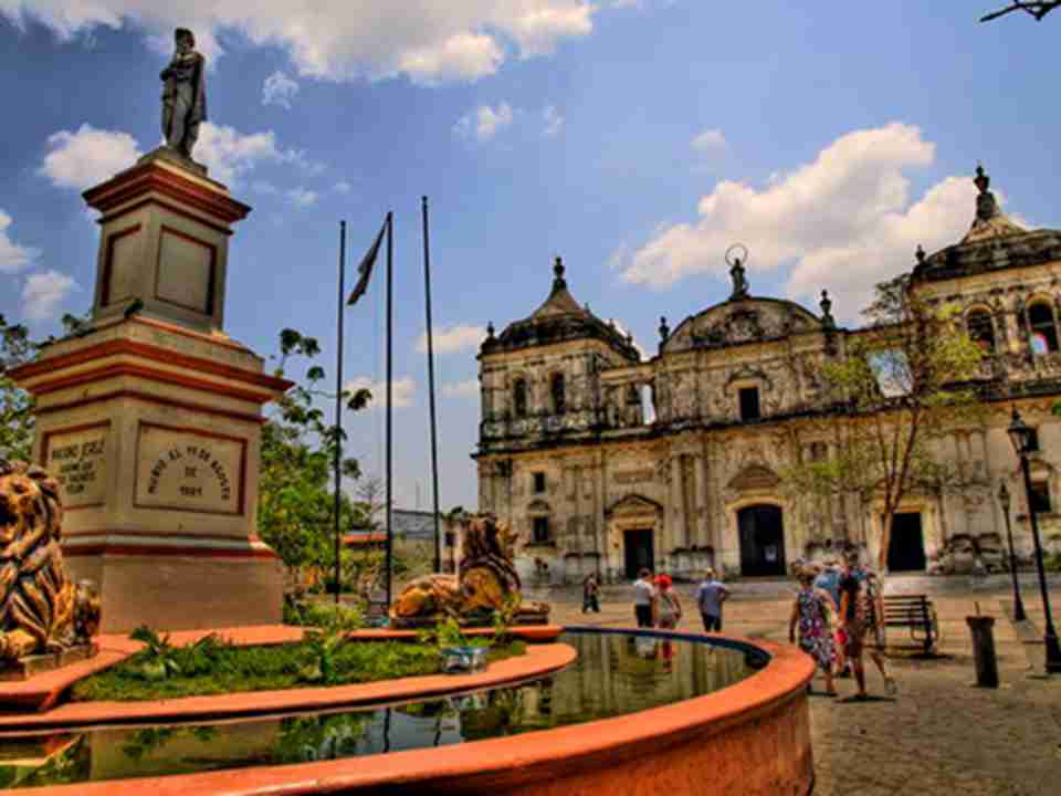莱昂大教堂位于尼加拉瓜第二大城市莱昂
