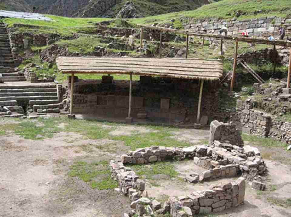 ���Ŀ�����ַ��������³����˹ɽ�ĸ�ɽϿ����