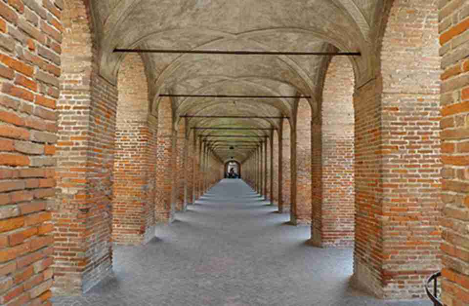 ����������