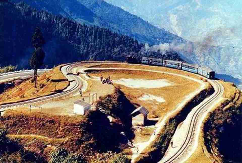 ӡ�ȸ�ɽ��·, λ���ֽ�ӡ�ȱ���ɽ��