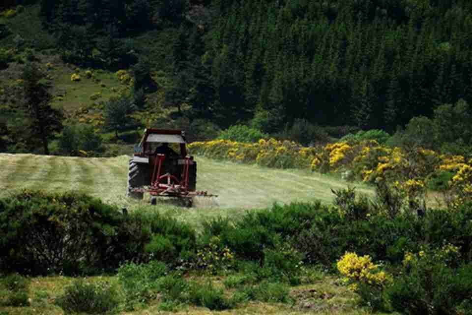 �ں�г����Ȼ�����и�����������ľ���γɵĶ��ؾ���