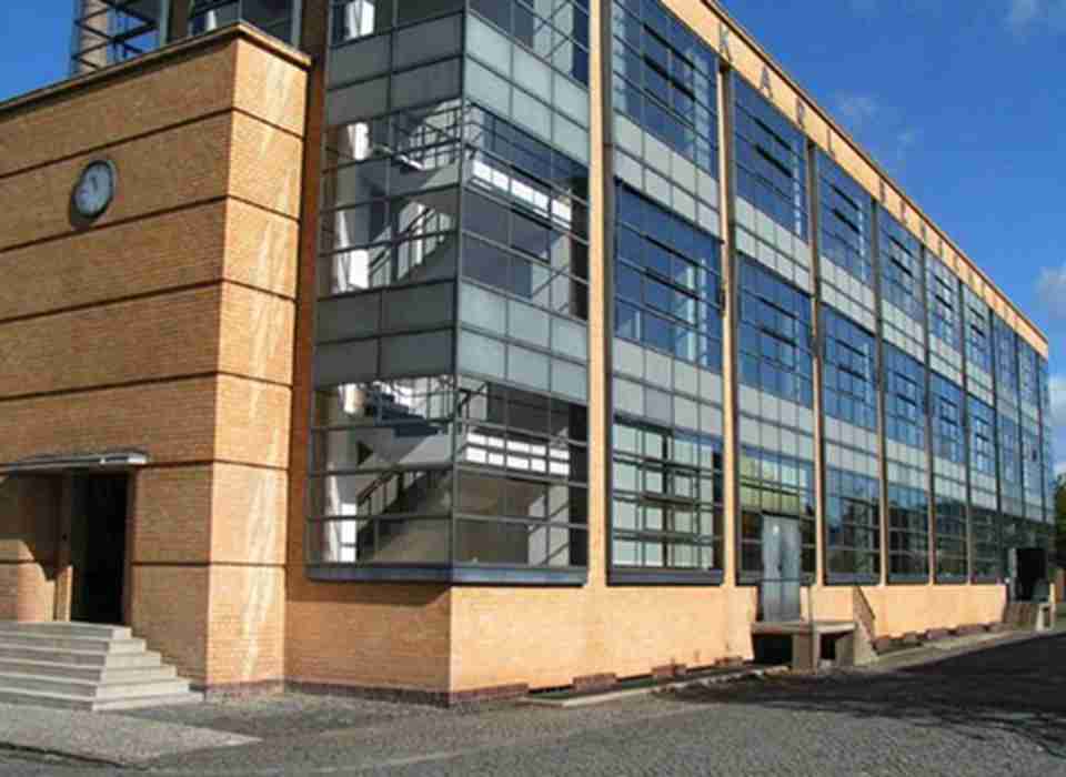 ����˹�����������������Բ���Ϊ����