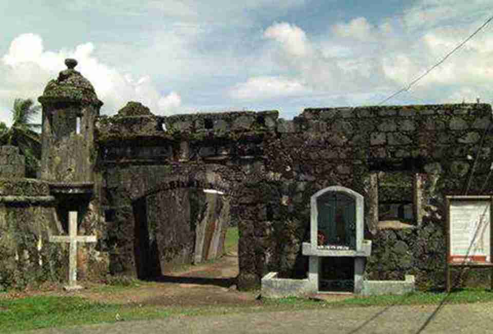 ��ʷ�ϣ��������ĵ���λ�ã�ʹ����Ϊ�̼��Ƽ�֮��