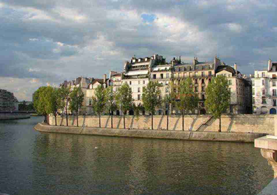 19������Ҷ��ʥ·��˹����չ��Ϊһ������