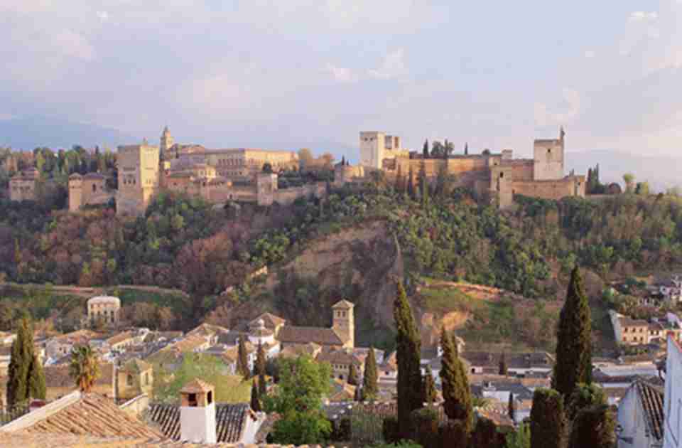 �����ɴ�λ�ڰ���¬����ʡ����, �ڻ���ɽ����