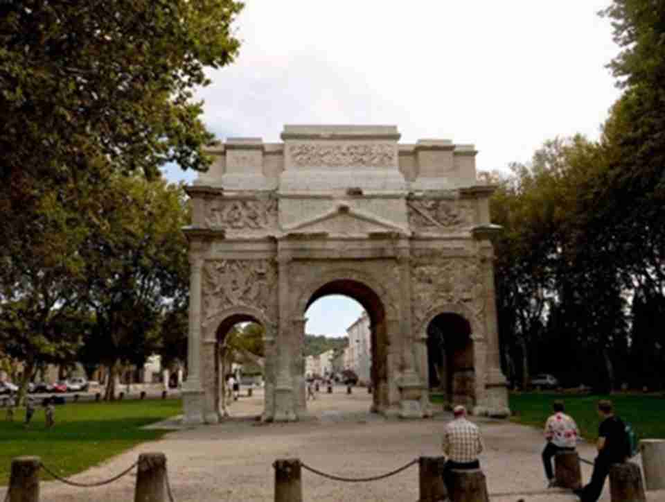 �ڻʵ۰¹�˹��ͳ��ʱ�ڰ����ջ����������࿭����