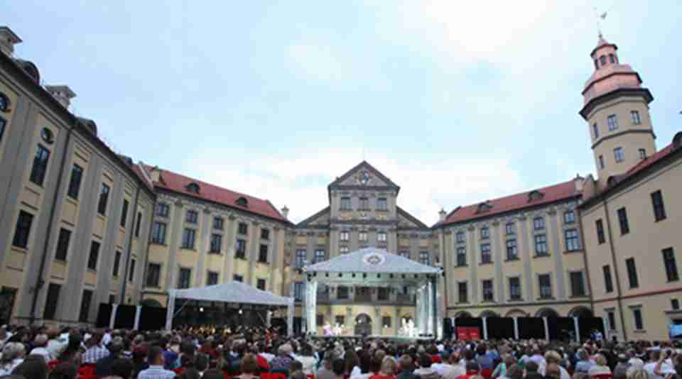 ��������10�������Ľ������γ�һ��������ͥԺ������ϵ