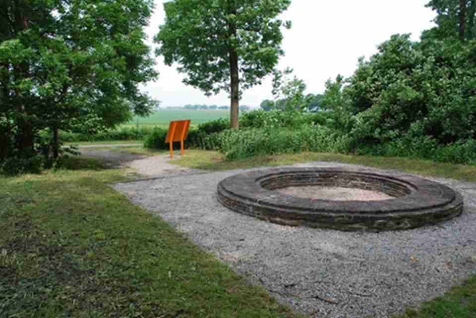 ˹����������һ���뵺����ʯ��ʱ��������������㼣