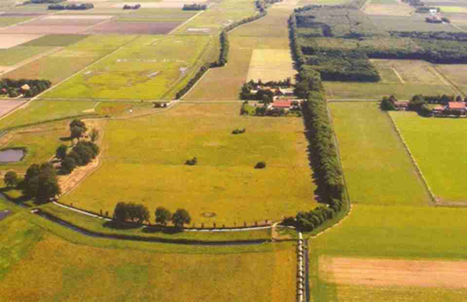 ˹������������Χ����������չ����һ����������԰���