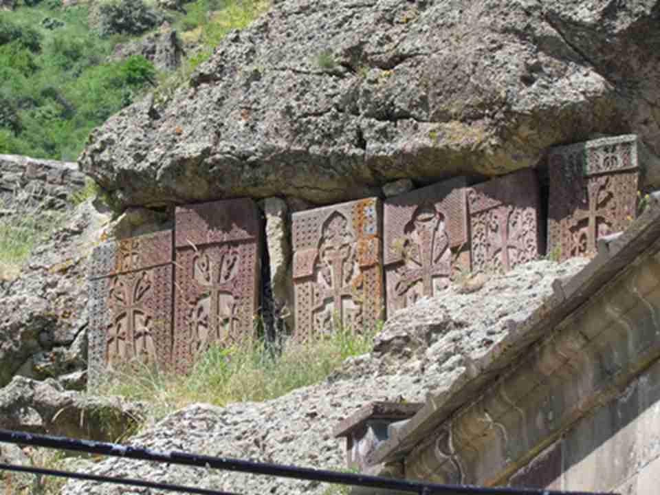 �󲿷ֽ����ﶼ��������ʯ֮��