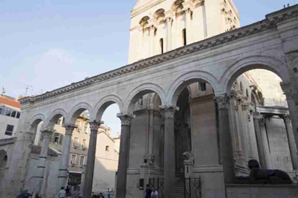 ��ͬʱ������ͬ���Ľ����ż��������˱������ڵ���ʷ����