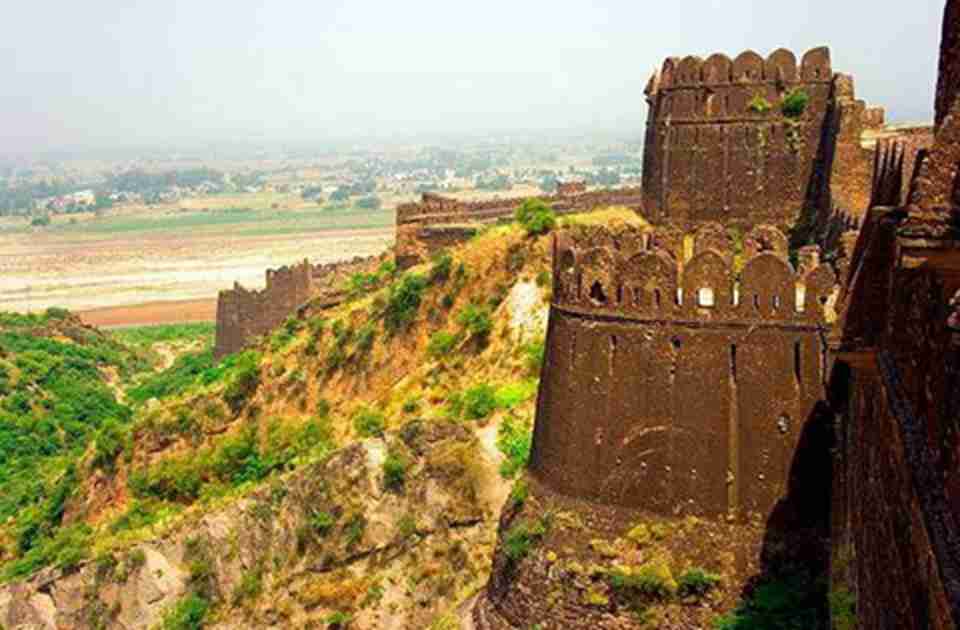 ��ս��λ���ϣ���Ҫ������һ�����͵�Сɽ��