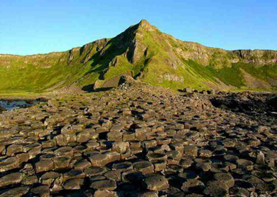 �������С���ȵ�������ʯ���ۼ���һ��������ǧ�׵ĵ̵�