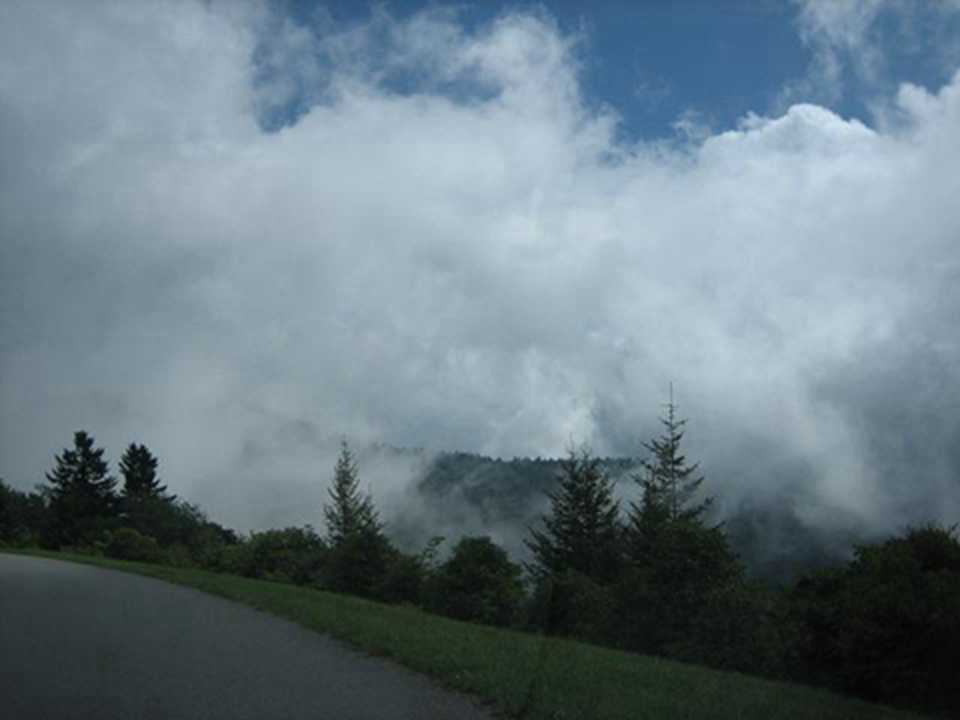 ������ɽ���ҹ�԰λ�����������İ������䰲ɽ���϶˵���ɫɽ����