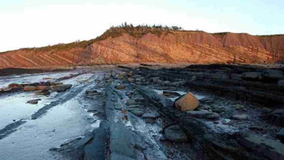 ��ʯ�±�����96�๲148�ֻ�ʯ������20���㼣Ⱥ