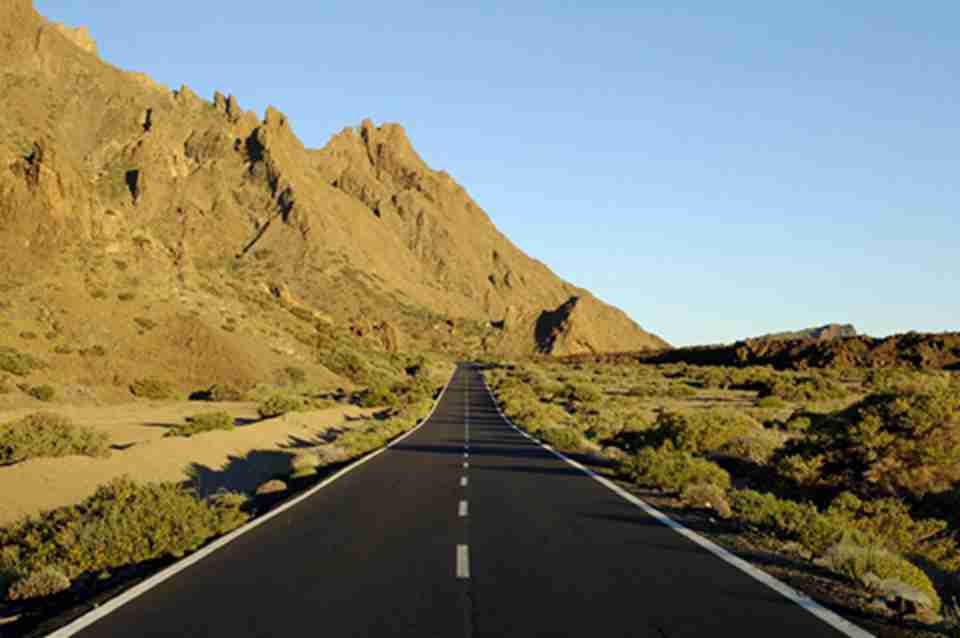 ������խ���͵���ɽ��·���ϣ���ò�𽥱仯