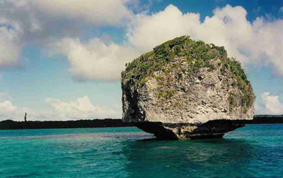 �¿��������к��λ�ڷ�����̫ƽ��Ⱥ�����¿��������