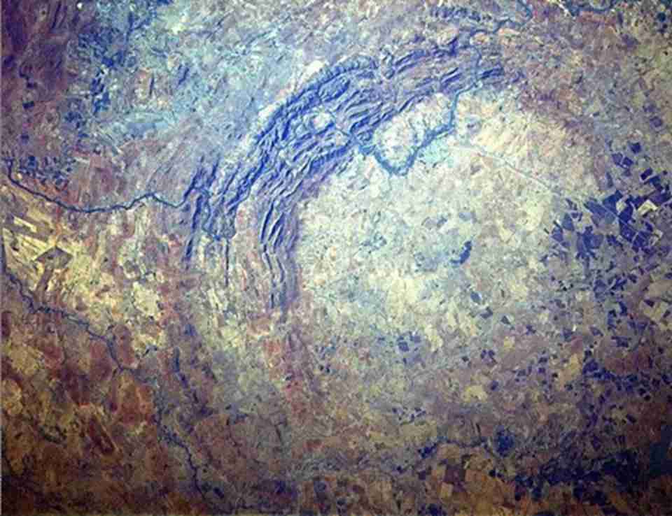 ����±���ʯ�ӵ�ֱ����Լ��250��300�๫��