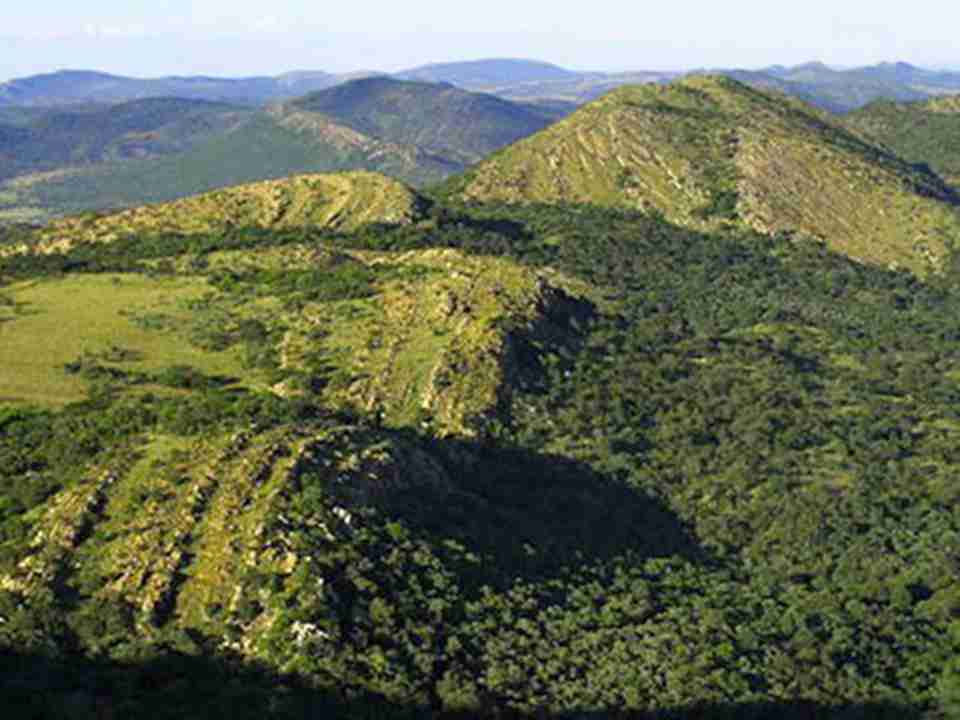 ����±���ʯ��λ���Ϸ�Լ����˹�����Ϸ�Լ120���ﴦ