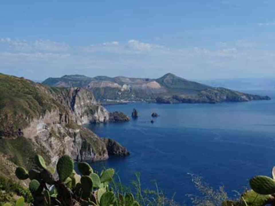 ������Լ���������Ⱥ����λ��������������ﵺ����