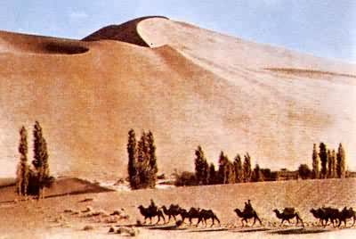 ������ɳɽ����ɳ�ѻ����ɣ�ɳ��ʱ�������������������й���