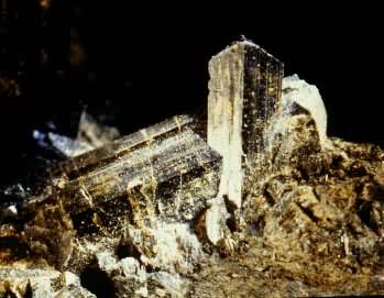 ����ʯ(Epidote)