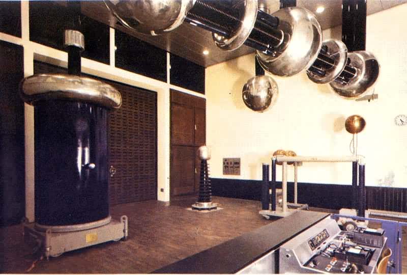 �ߵ�ѹ������