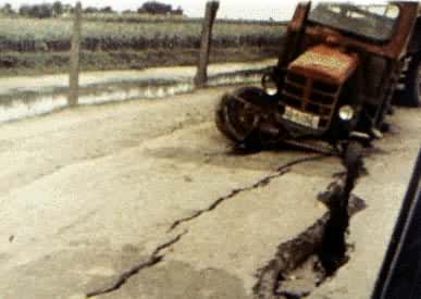 1976��7��28���й��ӱ���ɽ7.8�����𡣵��ѷ쵽���ɼ�������ʮ���ף�������ǧ��