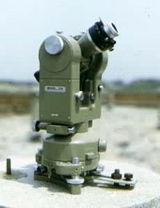 ��ѧ��γ��----����Ϊ��ѧ���������й�ѧ����ϵͳ���۲��߲���Ҫ�䶯�۲�ʱ��λ�ü��ɶ����Ƕ���