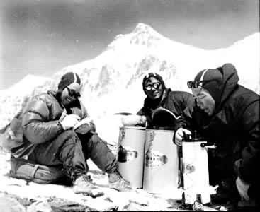 ͼ5 ���й������ʯӢ������������������������������������