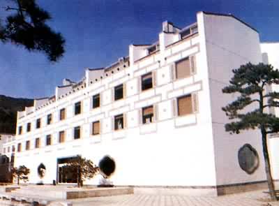 ��ǽ���齺Ϳˢ�ı�����ɽ����