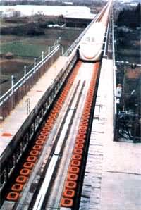 ��Һ����Ϊ��������½��ʵĴŸ��г�