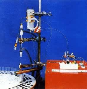 ͼ ���ٷ��볬��Ԫ���õĸ�ѹ���ӽ���װ��