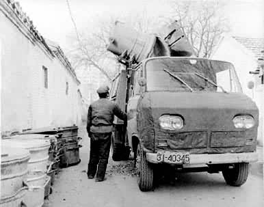 ͼ2������ʹ�õĽ�������Ͱ�͸�װ��������ռ����䳵