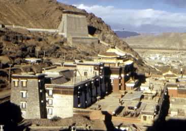 ��������������������Ԫ7����ʼ����1645���˹��ؽ�