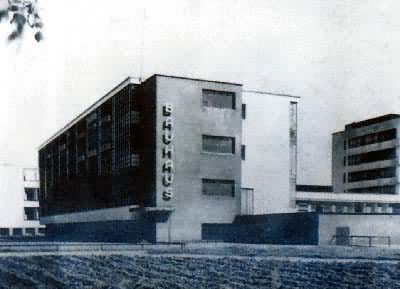 �¹����ܵİ���˹У�ᣬ�ִ����彨���ĵ䷶��1925��1926�꽨��W.����Ƥ��˹���